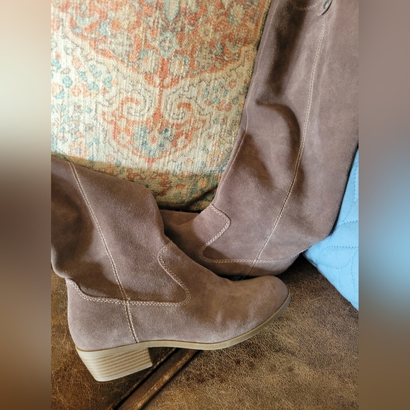 Tan Suede Knee High Boots Bass Women's Heeled Boots - Taupe Size 9 Zip Up Boots - Picture 3 of 16
